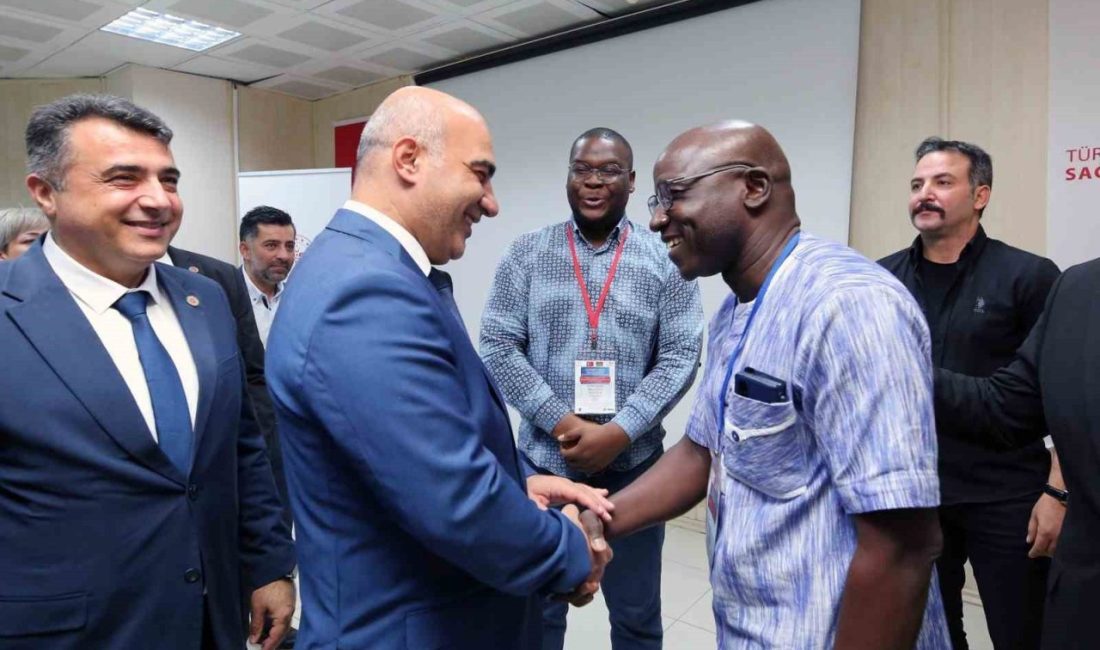 Burkina Faso’dan gelen 16 sağlık çalışanı, İzmir’de verilen acil ve