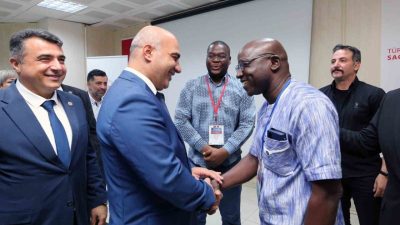 Burkina Faso’dan gelen 16 sağlık çalışanı, İzmir’de verilen acil ve