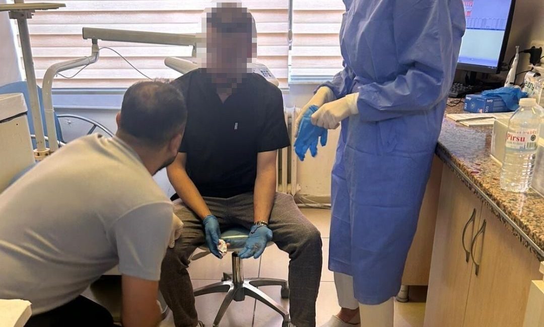 Alsancak Ağız ve Diş Sağlığı Merkezi’nde görevli Diş Hekimi Ahmet