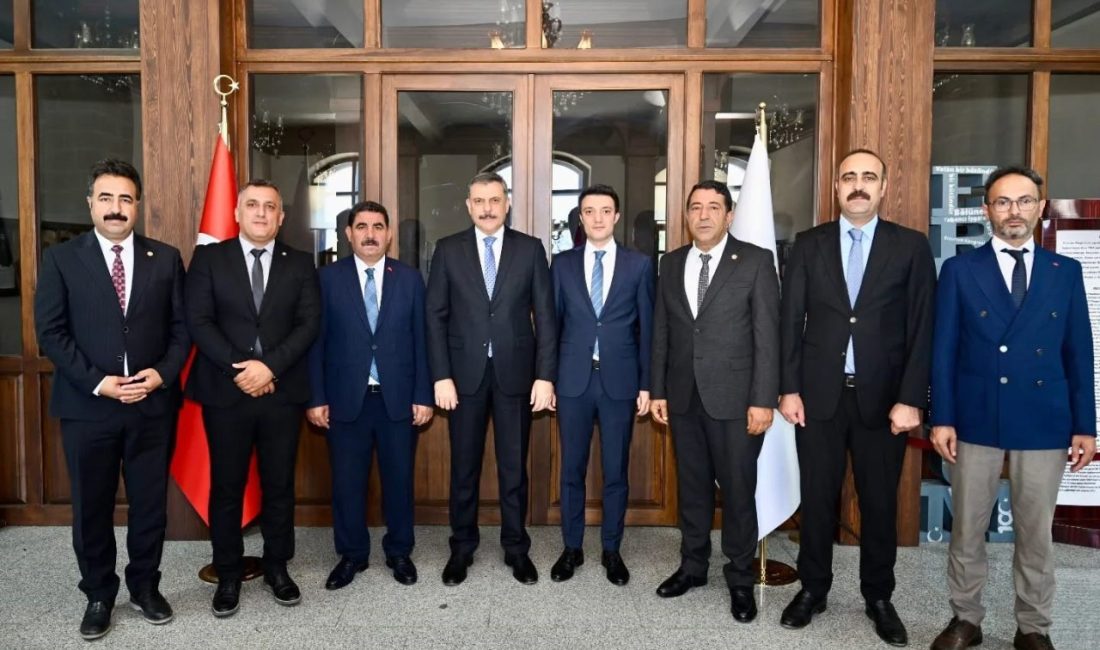 Erzurum Valisi Mustafa Çiftçi, “Birbirimize Candan Bağlıyız Horasan” etkinliğinde emeği