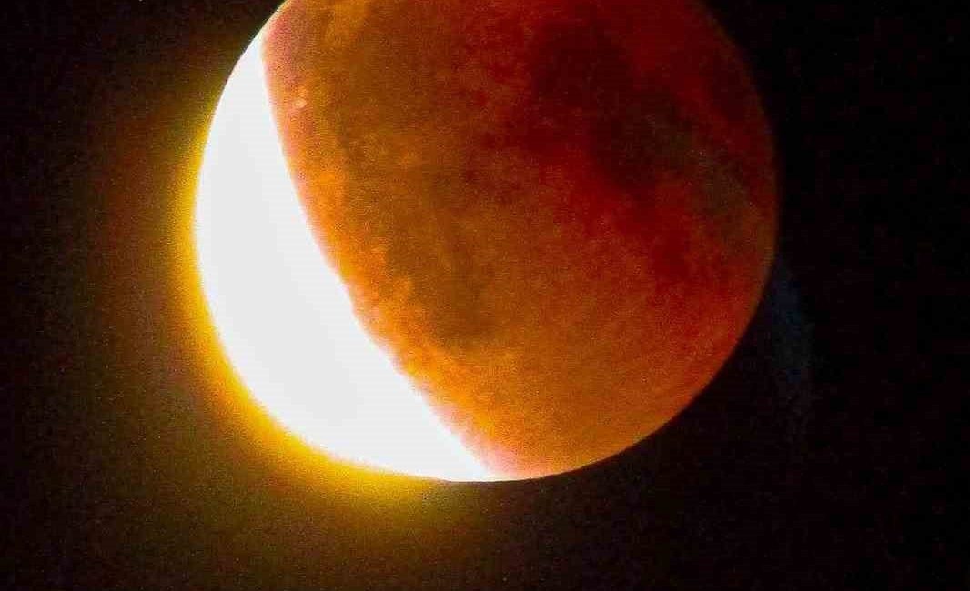 Yılın en görkemli astronomik olaylarından biri kabul edilen “Kanlı Ay”
