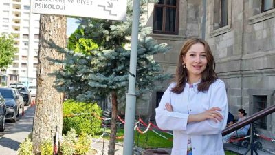 Kanser hastalarının beslenmesiyle ilgili öneriler sunan Diyetisyen Burcu Özger, “Tedavi