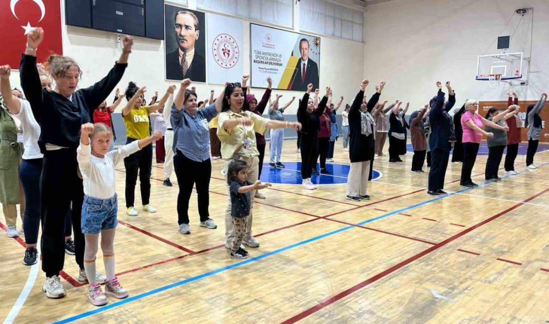 Karaman’da Halk Sağlığı Haftası etkinlikleri çerçevesinde pilates etkinliği düzenlendi. Her
