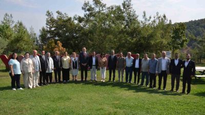 Muhtarlar Konfederasyonu Genel Başkanı Kadir Delibalta, Manisa’da muhtarlarla bir araya