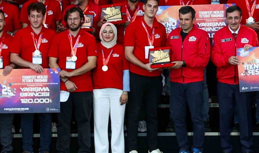 Manisa Celal Bayar Üniversitesi öğrencilerinden oluşan iki takım, TEKNOFEST İstanbul