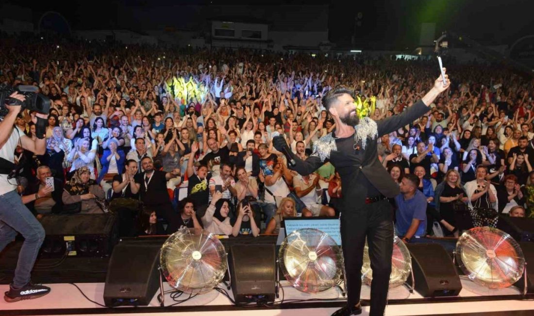 Mehmet Çevik’ten ücretsiz konser Mehmet Çevik, 11 Eylül Gemlik’in kurtuluşu etkinlikleri kapsamında perşembe akşamı