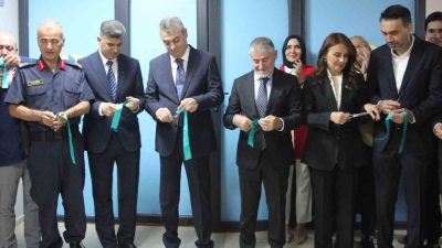 Mersin’de gençlerin ders çalışacağı, kitap okuyacağı ve sosyal etkileşimde bulunacağı