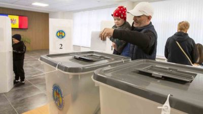 Ukrayna’nın batı komşusu Moldova’da halk, ülkenin stratejik yönünü belirleyecek genel