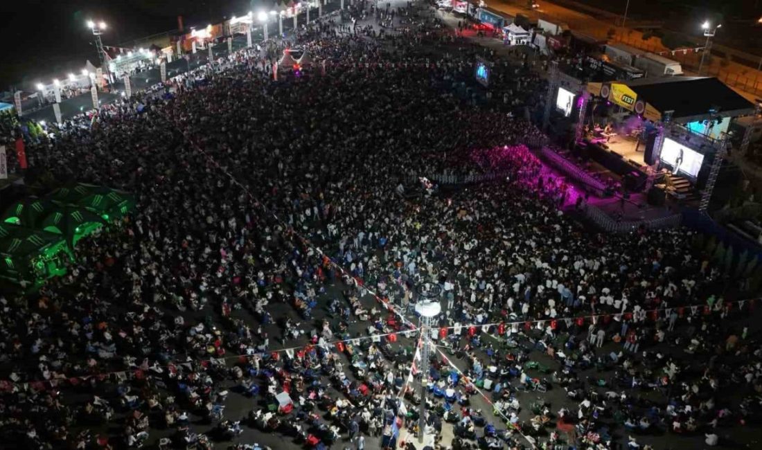 Motofest’te katılımcılara doyumsuz müzik ziyafeti NG Afyon Motofest sahnesinin ikinci günü, yediden yetmişe yoğun bir