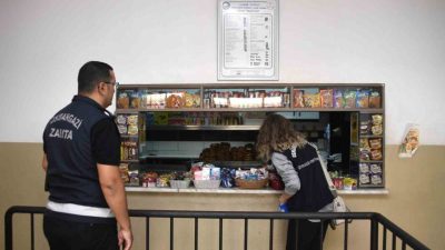 Yeni eğitim ve öğretim yılının başlamasıyla birlikte Osmangazi Belediyesi ekipleri,