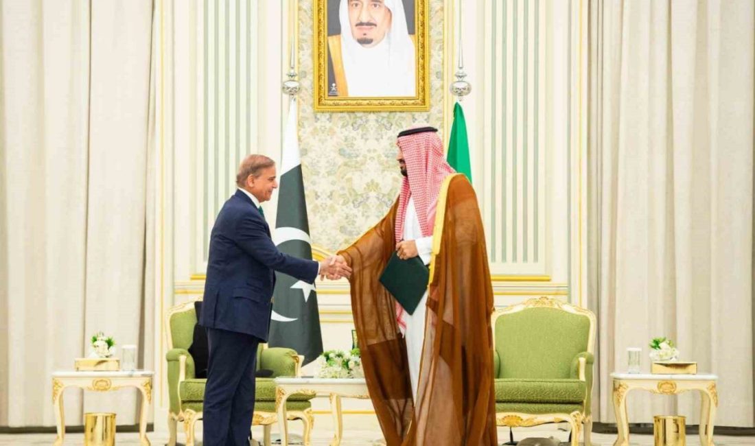 Pakistan Başbakanı Şahbaz Şerif’in Suudi Arabistan’a düzenlediği resmi ziyaret sırasında