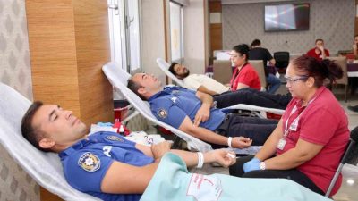 Aydın’ın Efeler ilçesinde görev yapan emniyet ekipleri, gerçekleştirilen farkındalık etkinliği