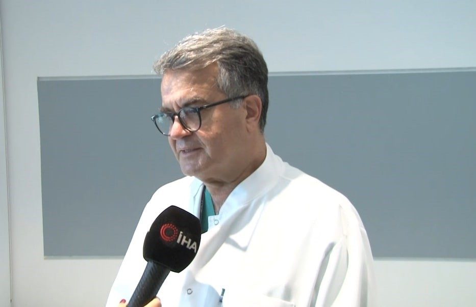 Safra kesesi hastalıklarının çoğu kez belirti vermeden ilerlediğini belirten Prof.