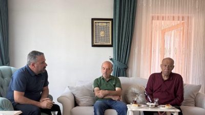 Pursaklar Belediye Başkanı Ertuğrul Çetin, yakınlarını kaybeden hemşehrilerine taziye ziyaretinde