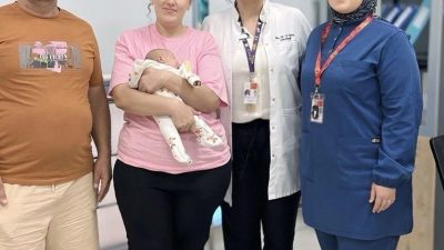 Doğumsal akciğer anormalliği ve buna bağlı kalp hastalığı bulunan kadın,