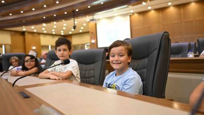 Büyükşehir Belediyesi’nin düzenlediği Robotik Kodlama ve Yazılım Atölyesi’ni başarıyla tamamlayan