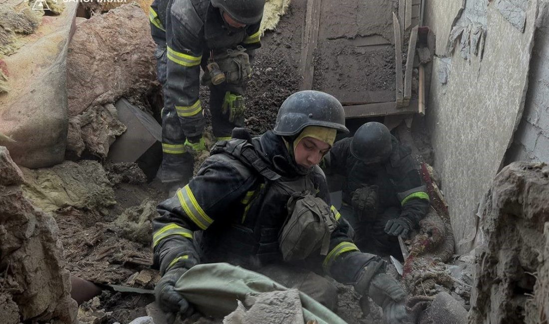 Rus güçlerinin Ukrayna’nın güneyindeki Zaporijya şehrinde sabah saatlerinde düzenlediği saldırıda