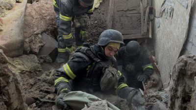 Rus güçlerinin Ukrayna’nın güneyindeki Zaporijya şehrinde sabah saatlerinde düzenlediği saldırıda