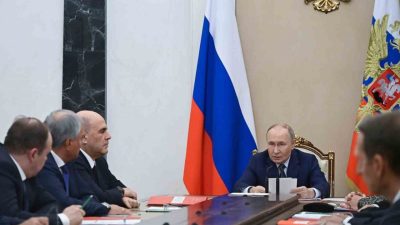 Rusya Devlet Başkanı Vladimir Putin, ABD Başkanı Donald Trump’a iki