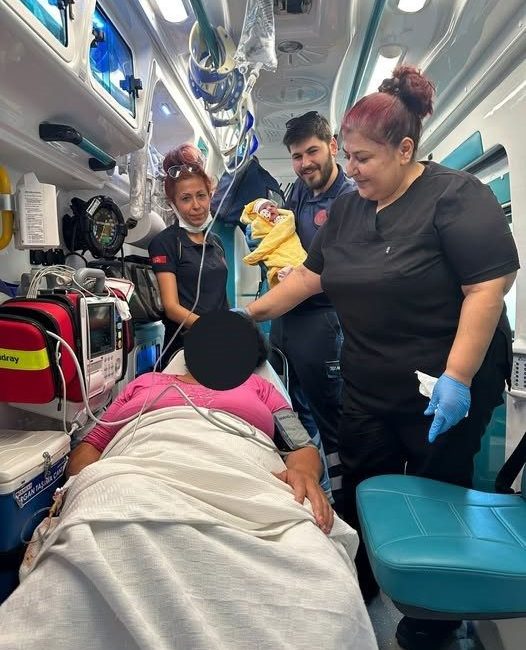 DENİZLİ (İHA) – Denizli’nin Çivril ilçesinde doğum sancıları başlayan anne,