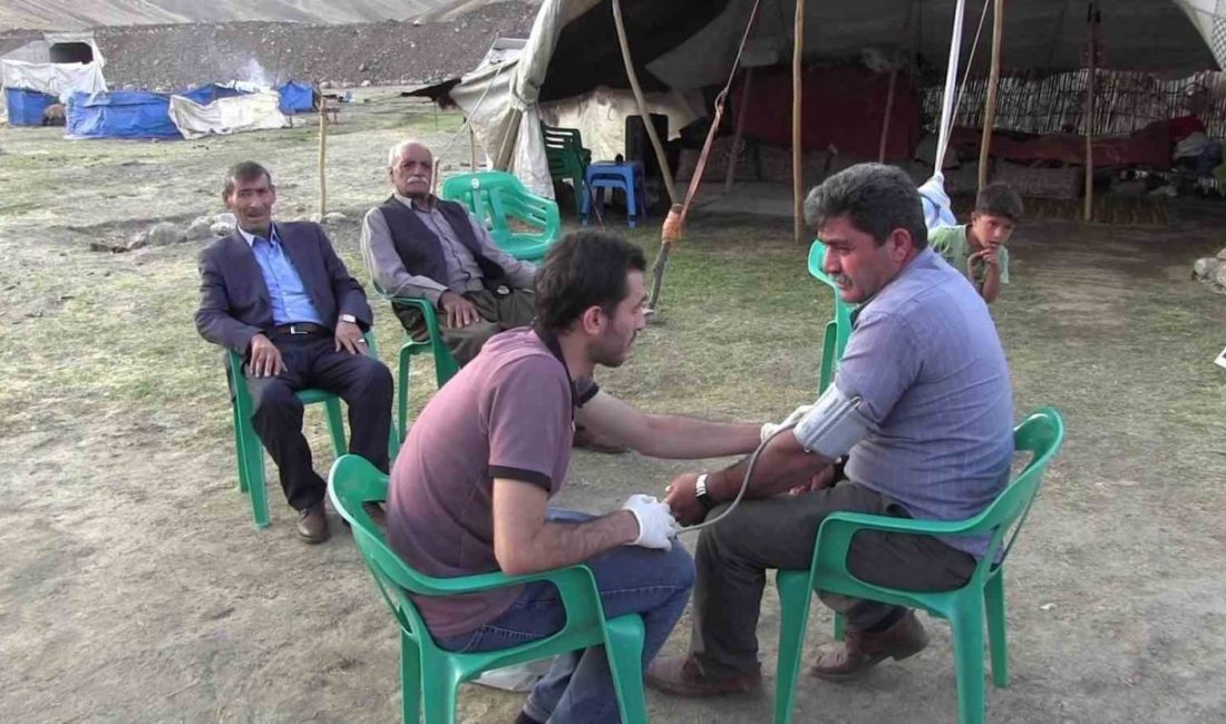 Siirt İl Sağlık Müdürlüğü ekipleri, göçer vatandaşlara sağlık hizmeti ulaştırmak