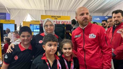 İstanbul’da düzenlenen TEKNOFEST’te Erzurum’u temsil eden Tatbikat İlkokulu öğrencileri “Sağlıklı