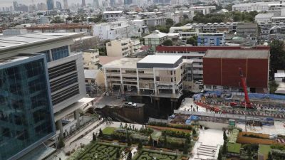 Tayland’ın başkenti Bangkok’un merkezindeki bir yolun çökmesi sonucu yaklaşık 50