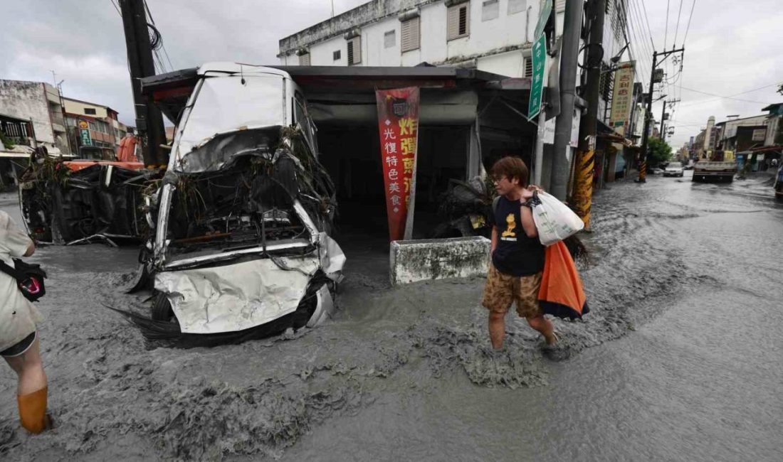 Tayvan’da etkili olan Ragasa Tayfunu’nun getirdiği şiddetli yağışların ardından Matai’an
