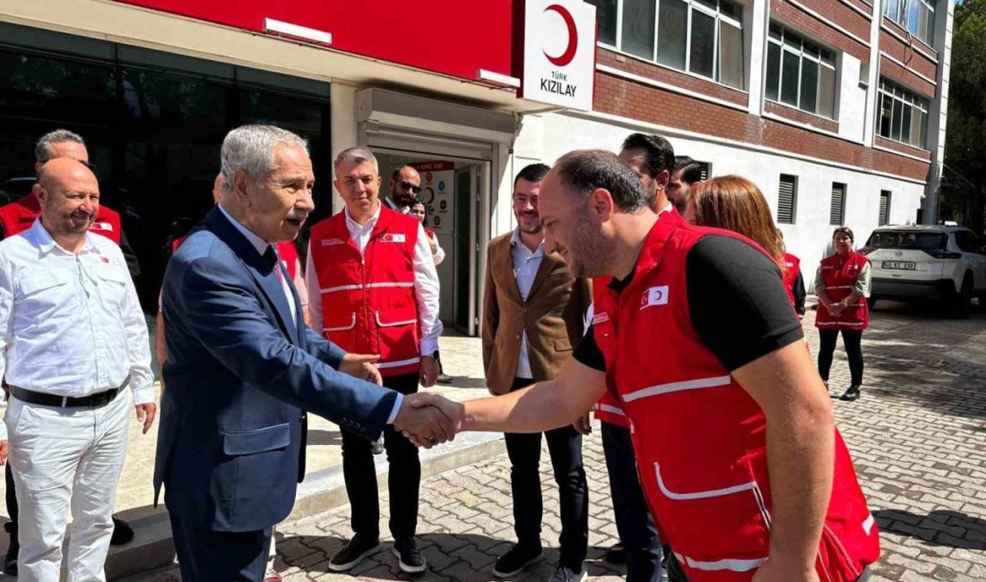 TBMM Eski Başkanı Bülent Arınç ve AK Parti MKYK Üyesi