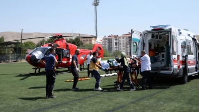 Malatya’nın Darende ilçesinde traktörden düşerek yaralanan bir kişi, ambulans helikopterle