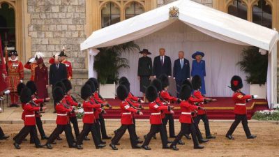 ABD Başkanı Donald Trump ile First Lady Melania Trump, Londra’daki