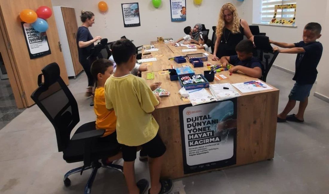 Manisa’nın Turgutlu ilçesinde Turgutlu İlçe Sağlık Müdürlüğü tarafından “Dijital Dünyanı