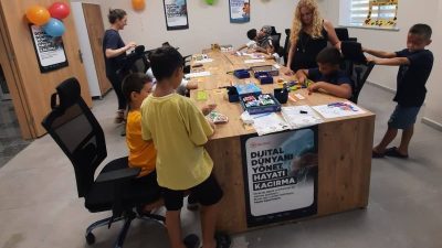 Manisa’nın Turgutlu ilçesinde Turgutlu İlçe Sağlık Müdürlüğü tarafından “Dijital Dünyanı