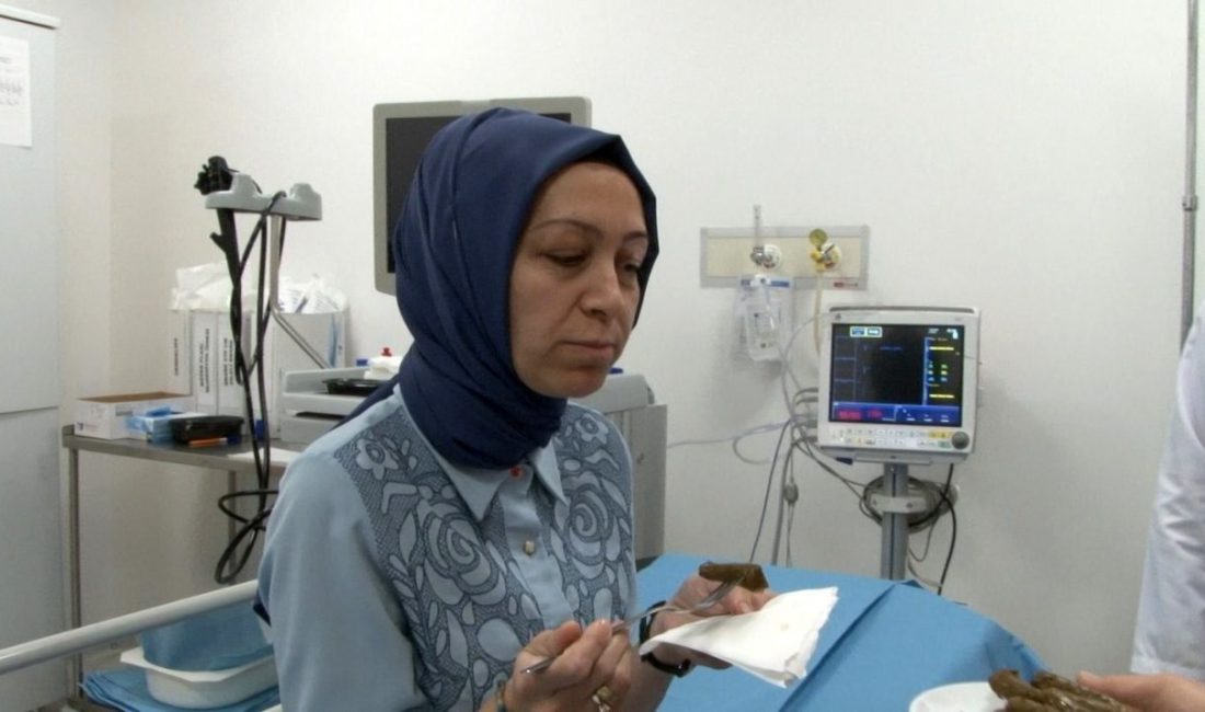 Yutma güçlüğü, katı gıda yemekte zorlanma ve şiddetli göğüs ağrıları