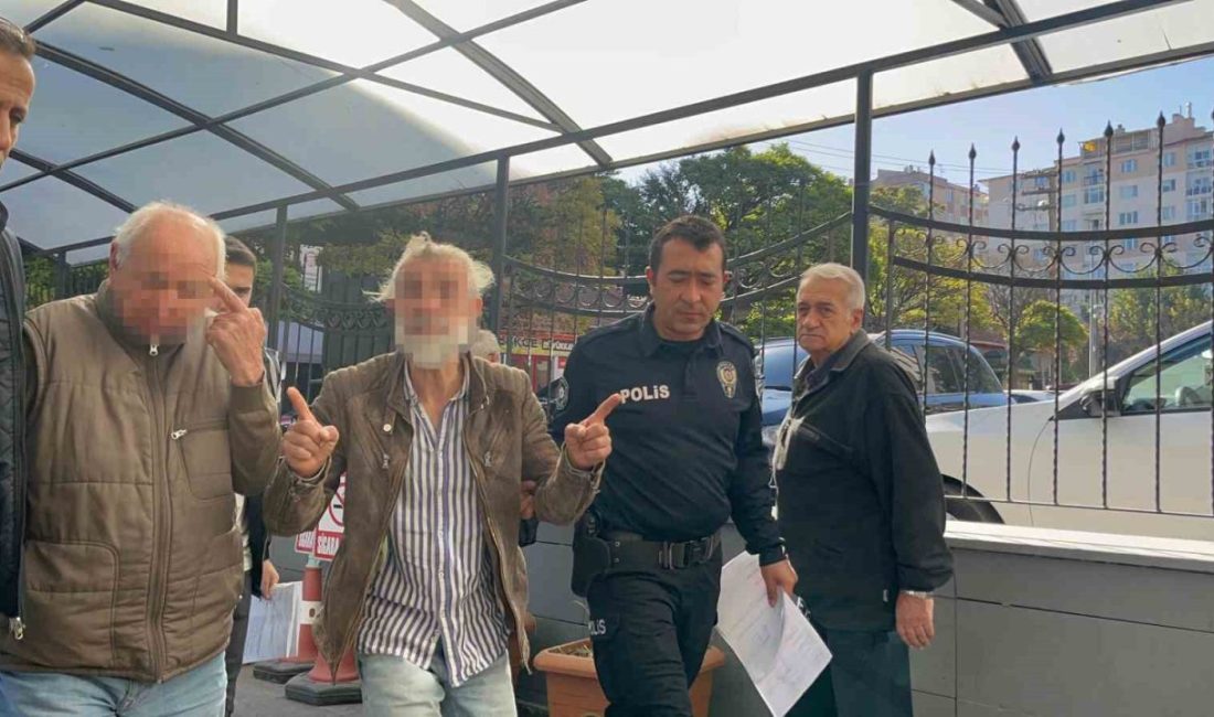 Eskişehir’de yaşlı adamı cadde üzerinde darp eden şahıs adliyeye çıkarılırken,