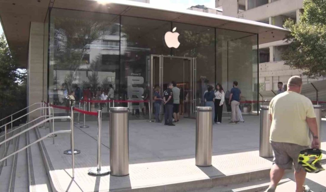 Teknoloji devi Apple’ın yeni akıllı telefonu iPhone 17’nin Türkiye’de satışa