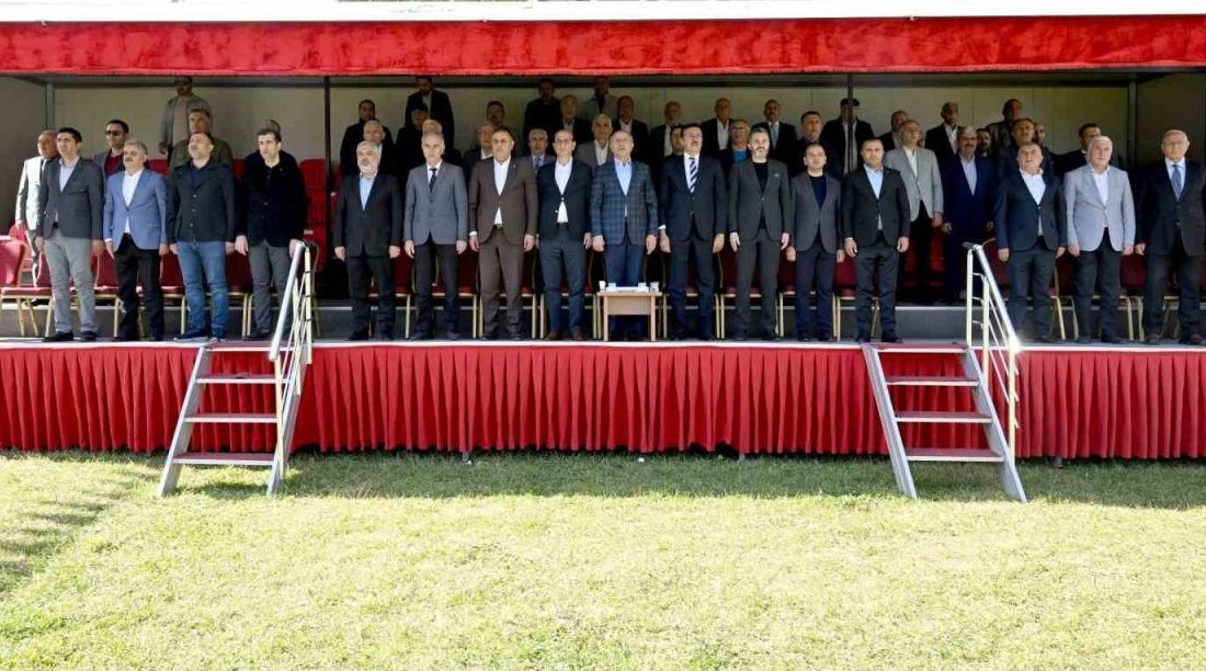 20. Uluslararası Turgut Özal Karakucak Güreşleri görkemli başladı Malatya Büyükşehir Belediyesi ile Yeşilyurt Belediyesi’nin ortak organizasyonunda düzenlenen 20.