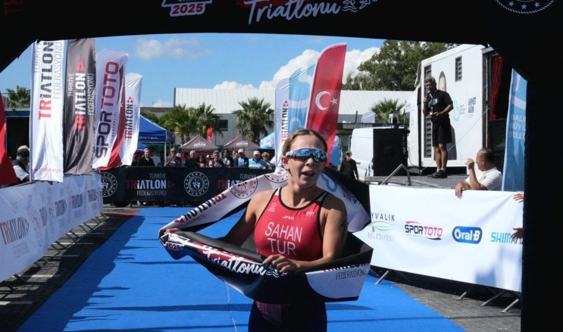 Balıkesir’in Ayvalık ilçesi; Sarımsaklı sahilinde düzenlenen 2025 Ayvalık Triatlonu Türkiye