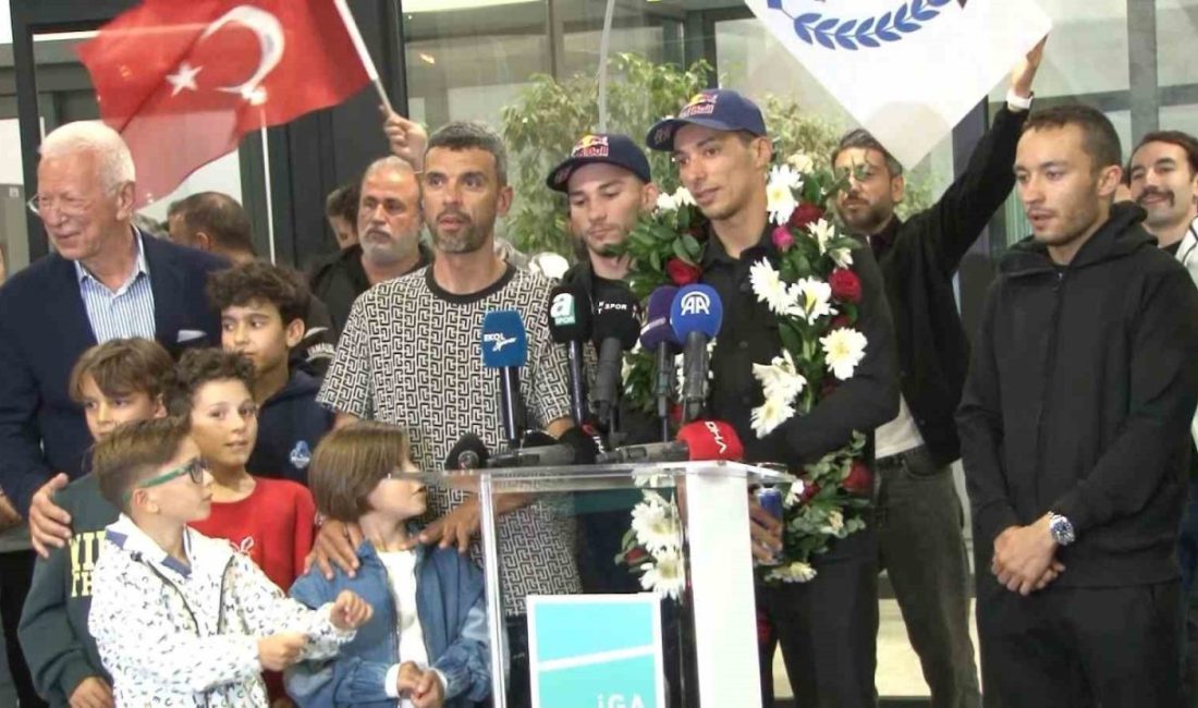 2025 Dünya Superbike Şampiyonası’nda 3. kez şampiyon olan Toprak Razgatlıoğlu