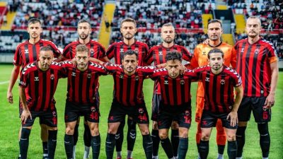 TFF 2. Lig Beyaz grupta mücadele eden 24Erzincanspor futbolcuları yaptıkları