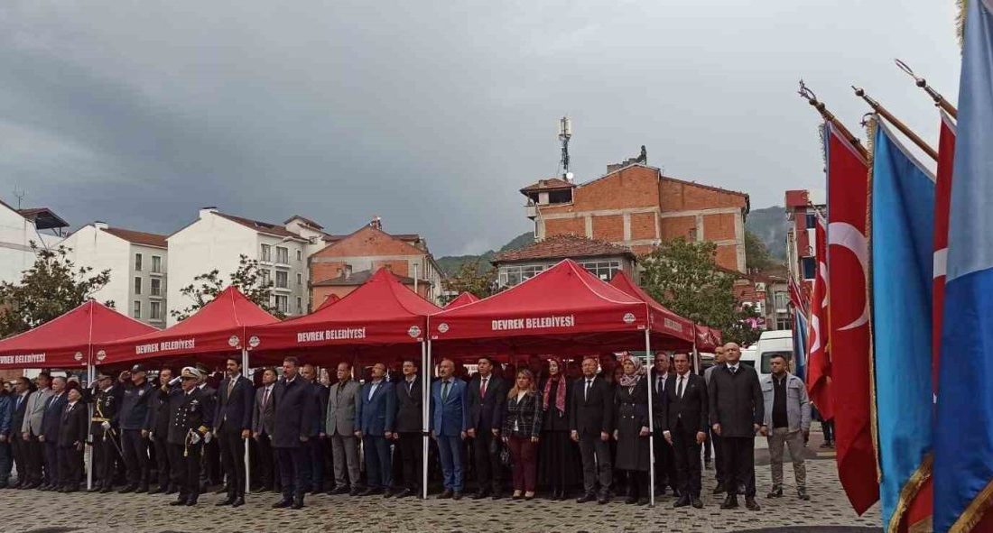 Zonguldak’ın Devrek ilçesinde düzenlenen 29 Ekim Cumhuriyet Bayramının 102.yılı etkinlikleri