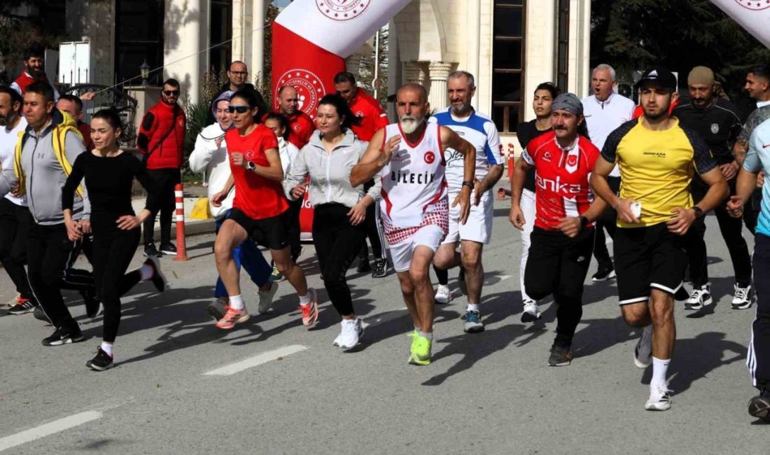 Bilecik’te Cumhuriyetin 102’inci yılında 3. Cumhuriyet Halk Koşusu Söğüt’te gerçekleşti.