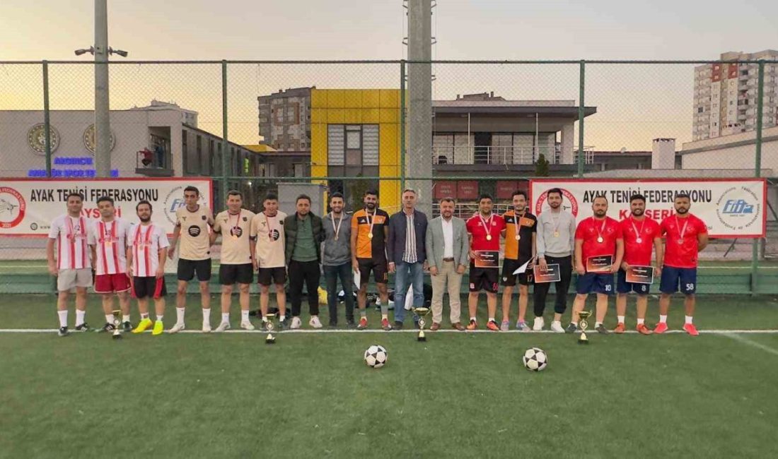 Kayseri’de bu yıl üçüncüsü düzenlenen Kamu Spor Oyunları’nda Ayak Tenisi