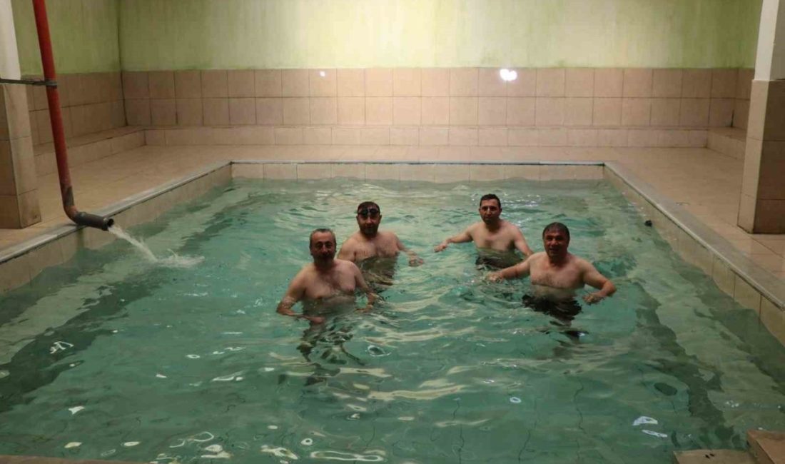 Erzurum’un Olur ilçesine bağlı Ilıkaynak Mahallesi’nde bulunan kaplıca, hem sıcaklığı