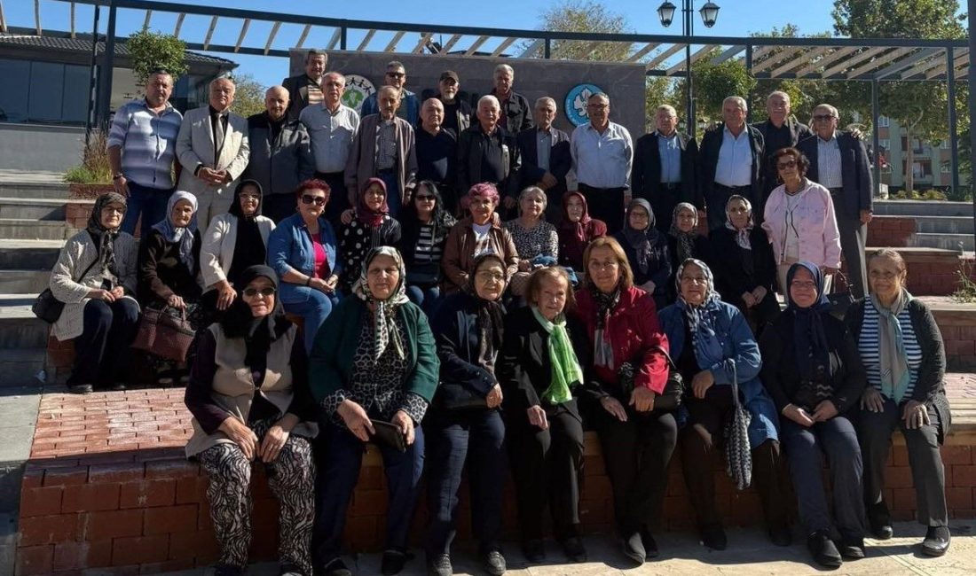 Manisa’nın Sarıgöl ilçesinde 4 Eylül İlkokulu’nun 1967-1968 yılı mezunları, 58