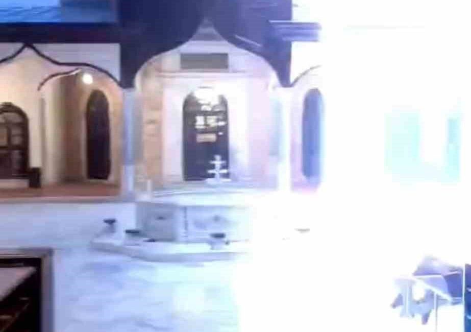 Bursa’da akşam saatlerinde etkili olan gök gürültülü sağanak yağış sırasında