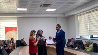 Ankara’nın Sincan ilçesinde 60 yaşındaki Nuray Köklü, gerekli eğitimleri tamamlayarak