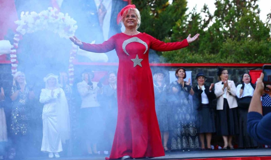 70’inden sonra podyuma çıktılar, Cumhuriyetin zerafetini yansıttılar Elazığ’da düzenlenen 29 Ekim etkinliğinde kadınların zarafeti ve şıklığı, Cumhuriyet