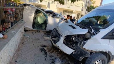 Adıyaman’da okul servisi ile otomobilin çarpışması sonucu 5’i öğrenci 7