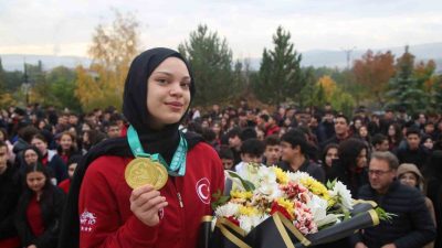 Sivaslı milli sporcu Afra Kılınç, Wushu Kung Fu Dünya Şampiyonası’nda